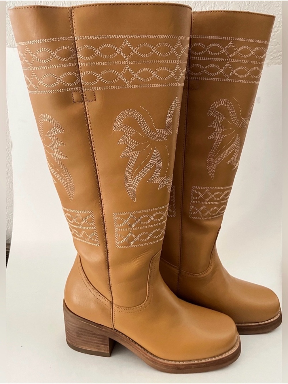 NWT Dingo Tan Embroidered Leather Knee Boots - Picture 2 of 7